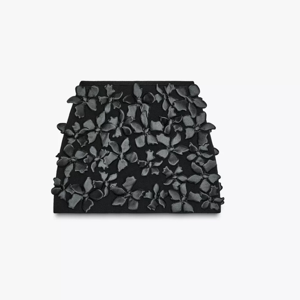Zara floral structure knit mini skirt, raised 3D flowers - Picture 4 of 9